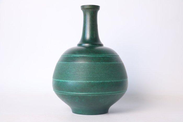 Hanazuki - Ichirin-zashi / Bronzen vaas met groene patina -, Antiek en Kunst, Antiek | Overige Antiek