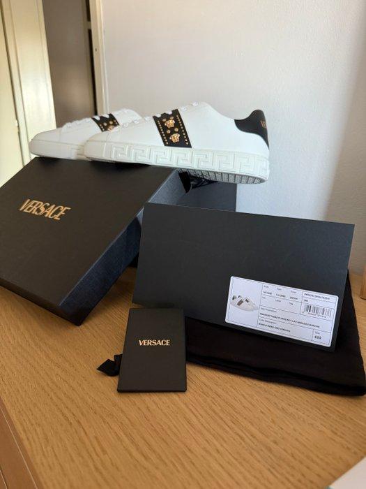 Versace - Greca con Borchie - Sneakers - Maat: EU 42 - Nieuw, Kleding | Heren, Schoenen