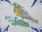 Tegel - Gekleurde Vogel met Franse lelie-hoeken. - 1650-1700, Antiek en Kunst