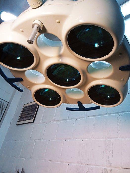 Plafondlamp - Vintage schaduwloze medische lamp - Glas,, Antiek en Kunst, Antiek | Wandborden en Tegels