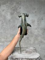 sculptuur, NO RESERVE PRICE - Hammerhead Shark on a stand