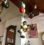 Disney - Beeldje - Beeldje van Mickey Mouse hangend aan, Verzamelen, Nieuw