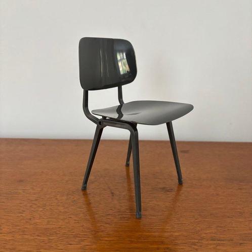 Ahrend - Friso Kramer - Miniatuur figuur - Revolt, Antiek en Kunst, Antiek | Meubels | Stoelen en Sofa's