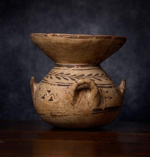 Grèce antique, vase Dauno-Messapien en terre cuite - 20 cm, Verzamelen, Mineralen en Fossielen