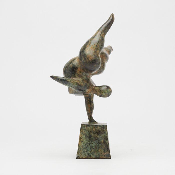 Beeld, NO RESERVE PRICE - Patinated Voluptuous Balancing, Antiquités & Art, Art | Objets design