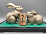 Beeldje - 2x animal Rabbits - Metaal, Antiek en Kunst