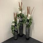 Complete sets van 3 vazen met kunstplant in een stenen vaas, Bureau
