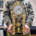 Portico klok Empire - Verguld brons - 1820 - No reserve, Antiek en Kunst