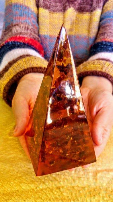 Baltische amber piramide - Barnsteen - 16 cm - 8 cm, Verzamelen, Mineralen en Fossielen