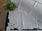 Drap de musée en lin pur avec broderie sculptée à la main -