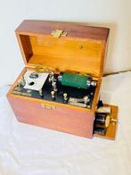 Ancien appareil scientifique / pédagogique - Interrupteur .