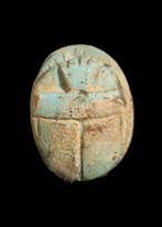 Égypte ancienne Faïence bleue Scarabée avec un scarabée ailé