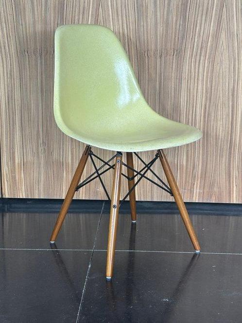 Charles Eames, Ray Eames - Chaise - DSW - Bois, Fibre de, Antiek en Kunst, Antiek | Meubels | Stoelen en Sofa's