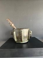Vijzel en stamper (2) - Brons - Bronze mortar