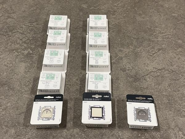 Veiling - Niko stopcontacten en schakelaars set 11-delig, Doe-het-zelf en Bouw, Elektriciteit en Kabels