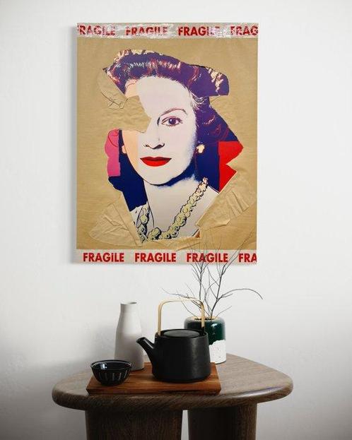 AIIROH (1987) - Escape From The Museum - Queen Elizabeth by, Antiek en Kunst, Kunst | Designobjecten