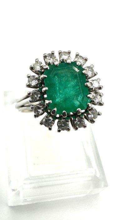Cocktailring - 18 karaat Witgoud - 1.05ct. tw. Smaragd -, Handtassen en Accessoires, Antieke sieraden
