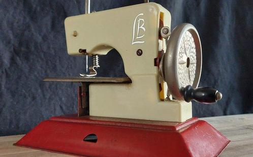 Naaimachine - Metaal - Little Betty naaimachine, Antiek en Kunst, Kunst | Designobjecten