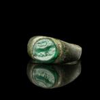 Oud-Romeins Brons Ring met diepdruk van leeuwenglas