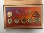 Insigne 2008 Olympic Games Medal Set - China - 21e eeuw, Verzamelen, Overige Verzamelen, Nieuw