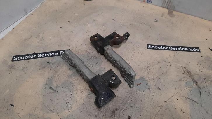 Sym Mio oud model / Voetstep set links / rechts, Vélos & Vélomoteurs, Pièces de cyclomoteur | Scooters, Enlèvement ou Envoi