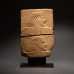 Oud-Egyptisch Kalksteen Beeldhouwersmodel met twee bustes., Verzamelen, Mineralen en Fossielen
