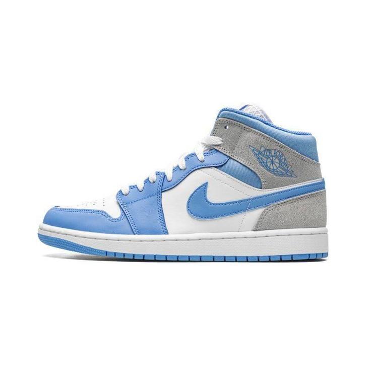 Air Jordan 1 Mid SE University Blue - Maat 45 EU, Kleding | Heren, Schoenen, Ophalen of Verzenden