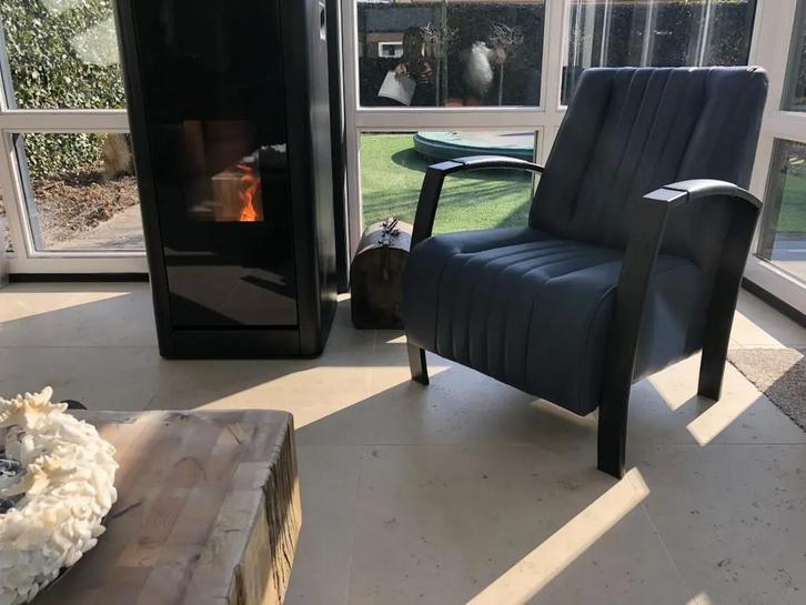 Blauwe leren fauteuil met stalen frame, Huis en Inrichting, Fauteuils, Nieuw, Ophalen of Verzenden