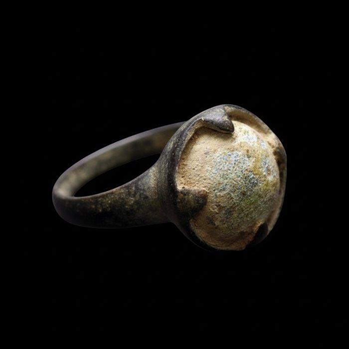Middeleeuws Brons Zeldzame ring met waarschijnlijk, Handtassen en Accessoires, Antieke sieraden
