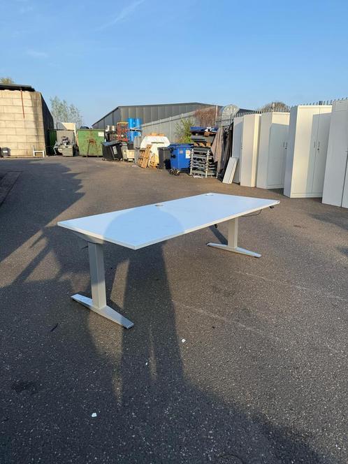 Refurbished Bureau Herman Miller - Zit Sta Bureau Elektrisch, Huis en Inrichting, Bureaus, Stabureau, Zo goed als nieuw, Elektrisch