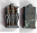Egypt blue glazed faience triad amulet, Verzenden