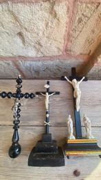 Crucifix (3) - Been, Hout, Porselein, metaal - 1850-1900