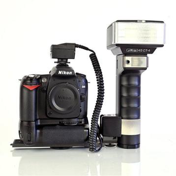 Nikon D90 body + powergrip + Metz flitser Appareil photo