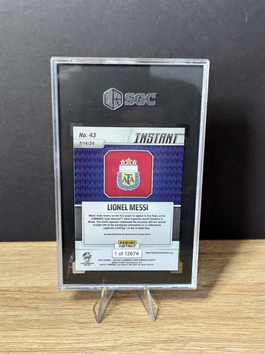 2024 Panini Instant Lionel Messi #43 - SGC 10 Graded card, Verzamelen, Stickers