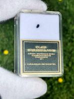 Oued Chebeika 002 Fragment - 0.01 g - (1), Verzamelen, Mineralen en Fossielen