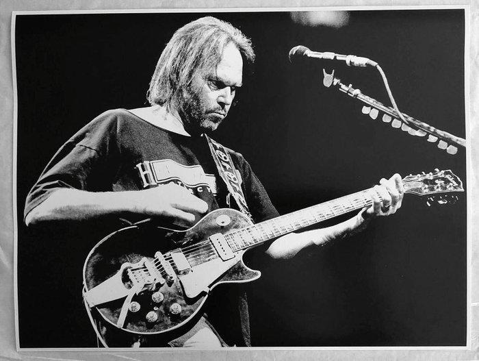 Massimo Barbaglia - Neil Young - Milan 1993, Antiek en Kunst, Kunst | Designobjecten