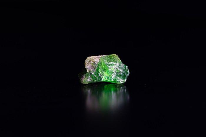 RARISSIME Kristal van TSAVORITE 2.285 carats - top kwaliteit, Verzamelen, Mineralen en Fossielen