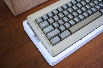 Apple 1984 Macintosh PICASSO Box AZERTY Keyboard [M0110F] -
