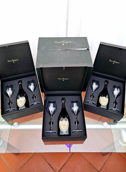 2013 Dom Pérignon, Special Giftbox including 2 glasses by, Verzamelen, Wijnen