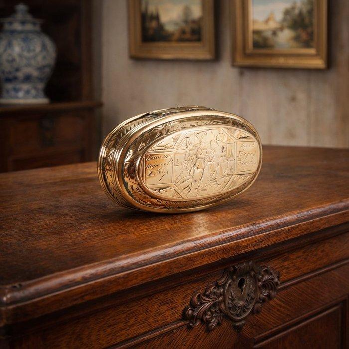 Tabaksdoos - ovaal - gegraveerd - gegraveerd en met tekst, Antiquités & Art, Curiosités & Brocante