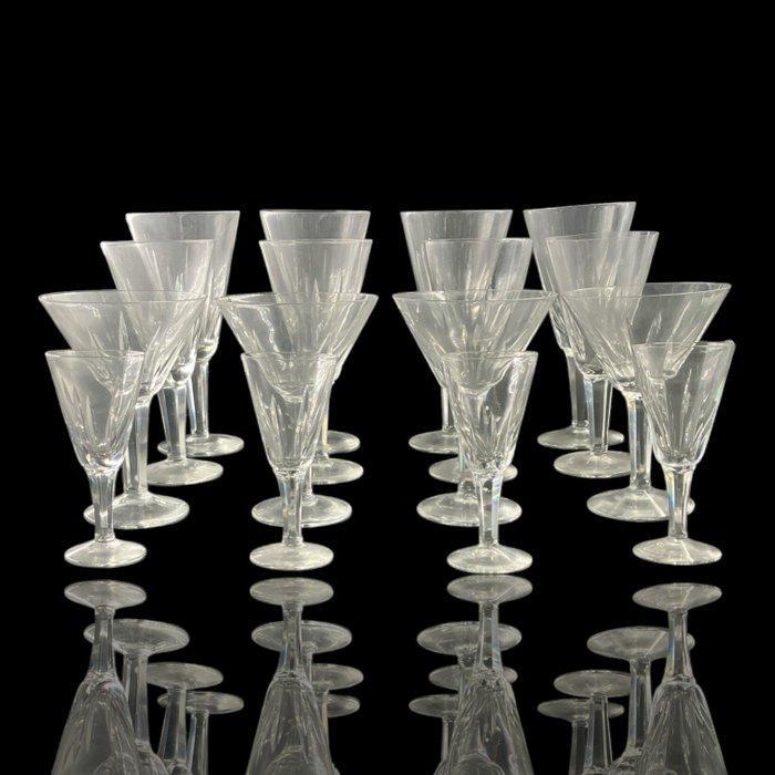 Drinkset (16) - Kristal - 16 kristallen glazen, Antiquités & Art, Antiquités | Meubles | Tables