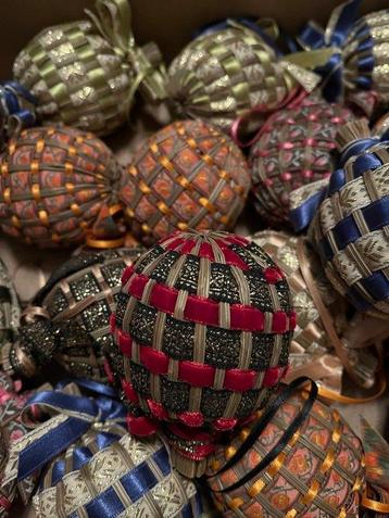 Kerstballen - Zijde beschikbaar voor biedingen