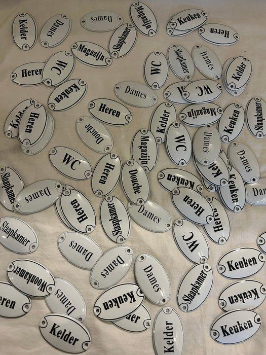 Emaille bordjes 66 stuks - Emaille bord (66) - Emaille, Antiek en Kunst, Antiek | Wandborden en Tegels