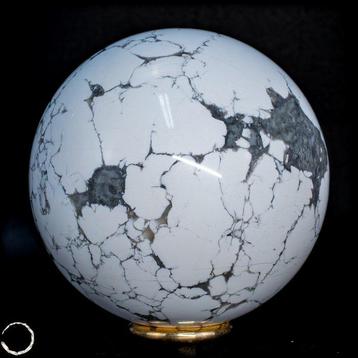 Rare boule de howlite naturelle du Canada Chef-dœuvre de la
