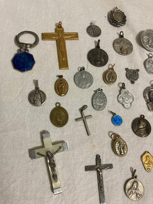 Verzameling van 34 religieuze medailles (34) - Zilver,, Antiquités & Art, Antiquités | Livres & Manuscrits