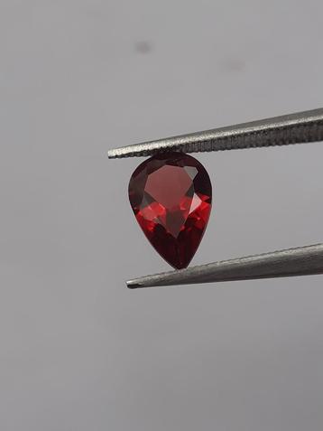 Natural red Rhodolite Garnet - 0.939 ct - pear - unheated -