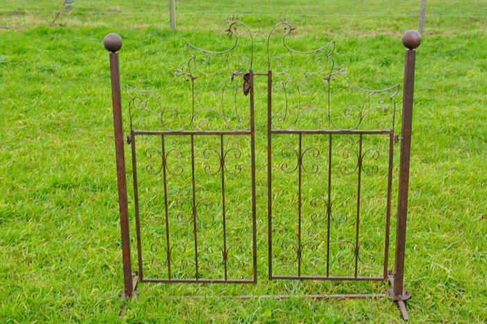 sculptuur, Tuinhek - 110 cm - IJzer, Antiek en Kunst, Curiosa en Brocante