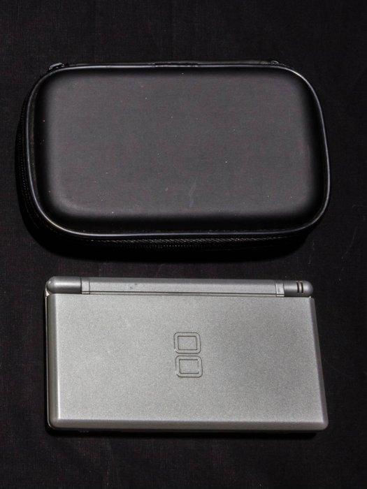 Nintendo - DS lite - Nintendo DS Lite + 1 Jeu et une carte, Games en Spelcomputers, Spelcomputers | Overige Accessoires