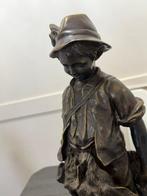 L’enfant chasseur - Snijwerk bronzen massif - Frankrijk, Antiek en Kunst
