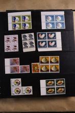 Papoea-Nieuw-Guinea 1963/1971 - Partij in Safe ringband met, Postzegels en Munten, Gestempeld